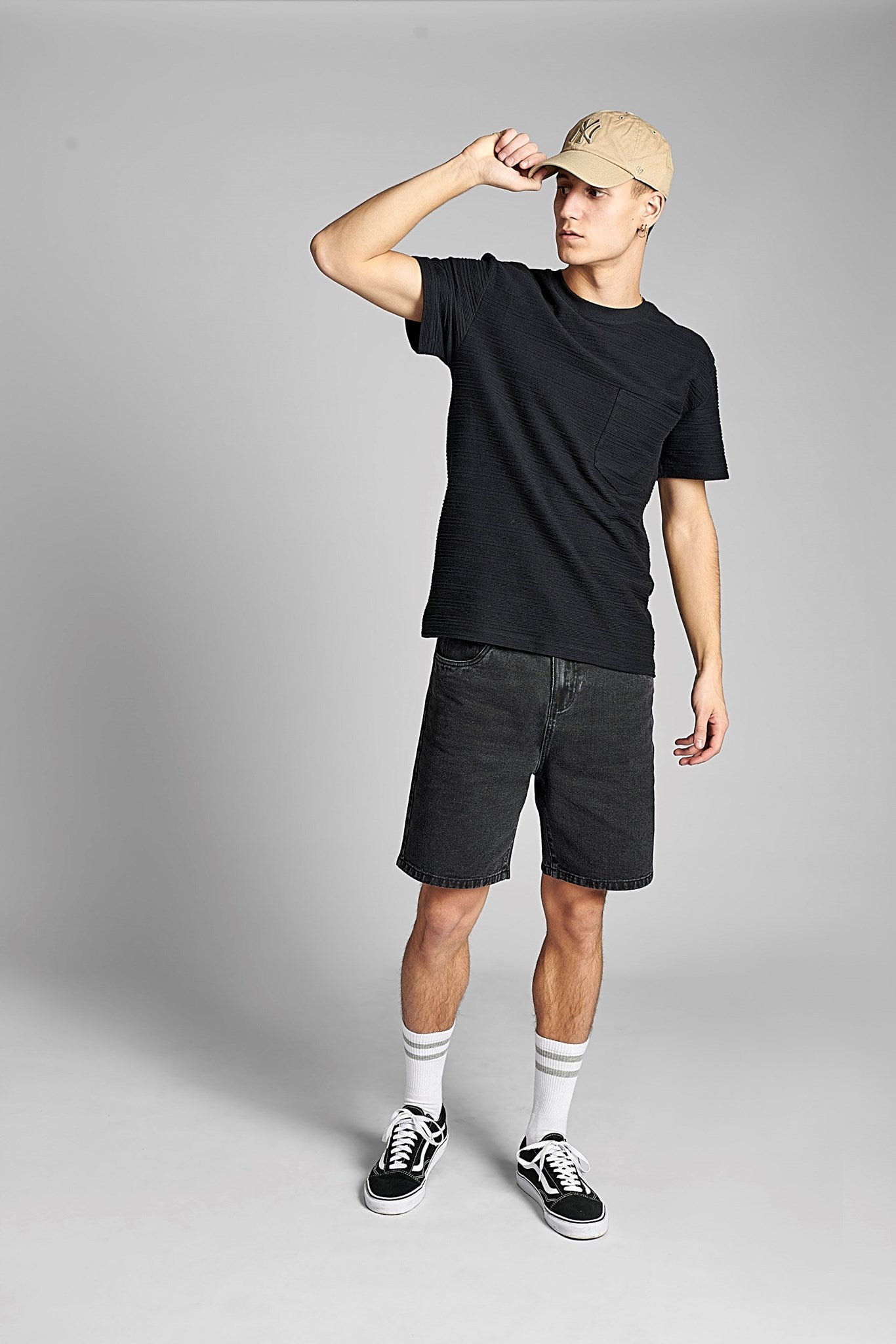 900199-0000_3.jpg