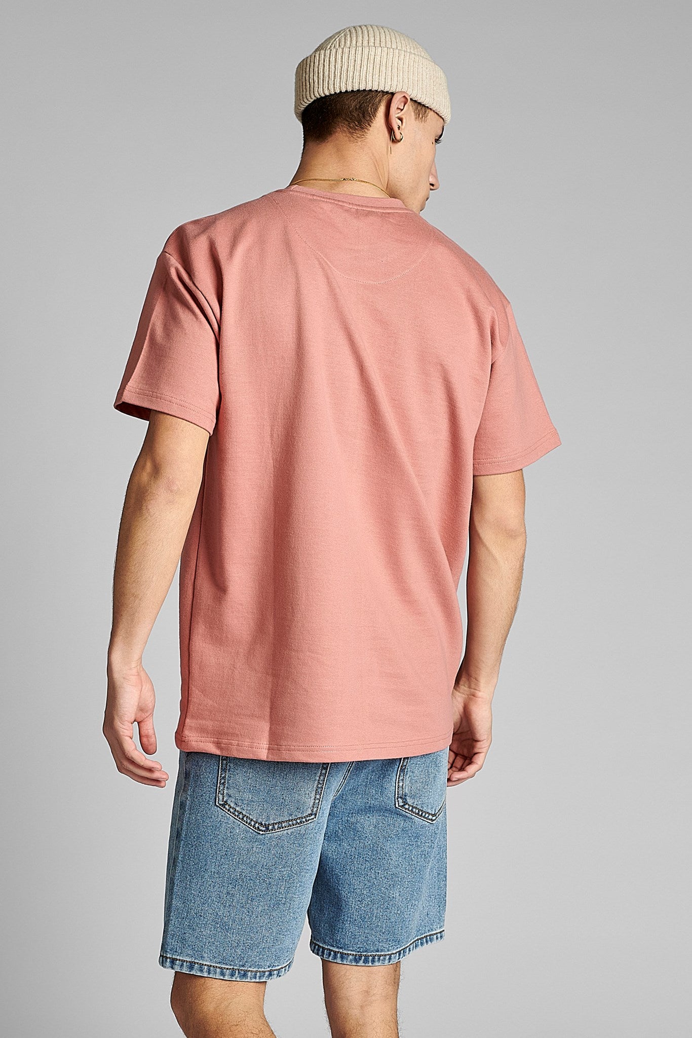 900180-2527_2.jpg