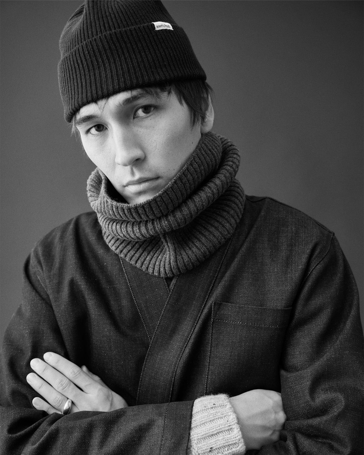 AKLAUGE MERINO NECK WARMER - Caviar